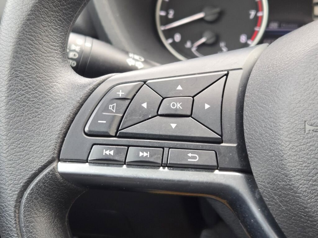 Used 2025 Nissan Sentra SV FWD image 26