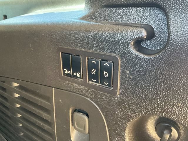 Used 2018 Chevrolet Suburban Premier AWD/4WD image 32