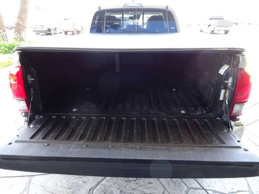 Used 2021 Toyota Tacoma SR5 RWD image 8