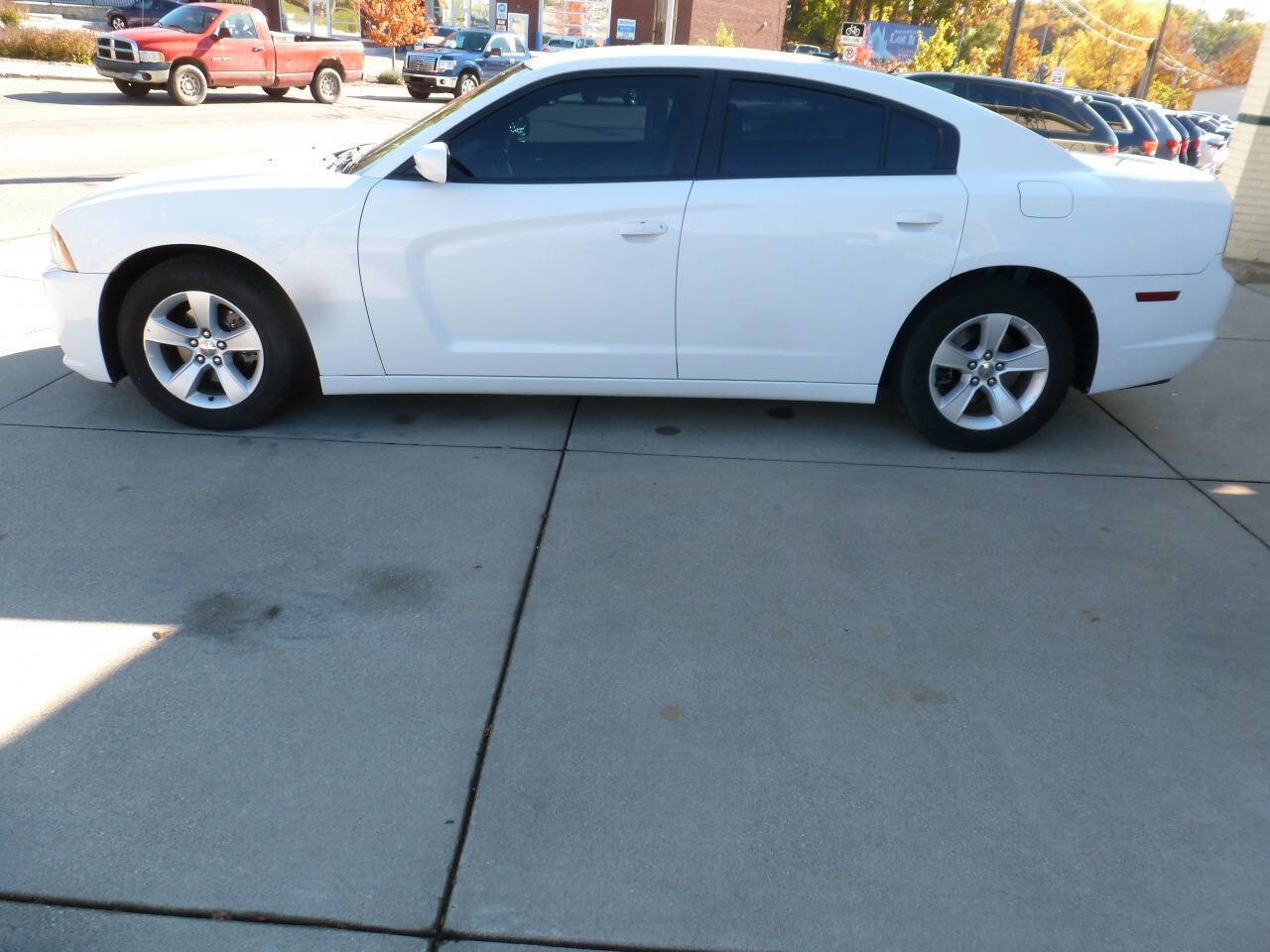 Used 2014 Dodge Charger SE RWD image 8