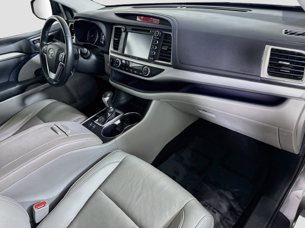 Certified 2019 Toyota Highlander XLE AWD/4WD image 33