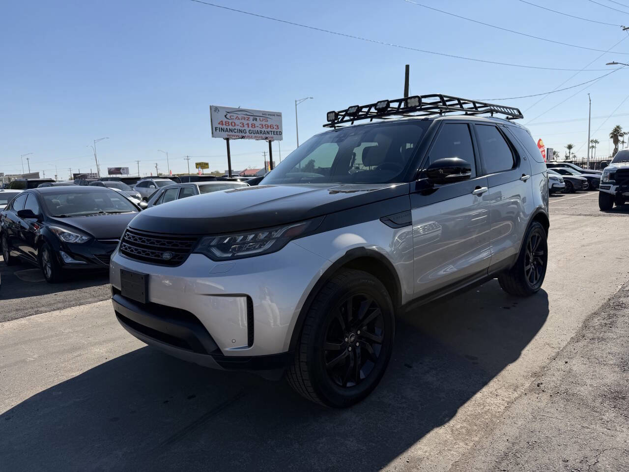 Used 2017 Land Rover Discovery SE image 3