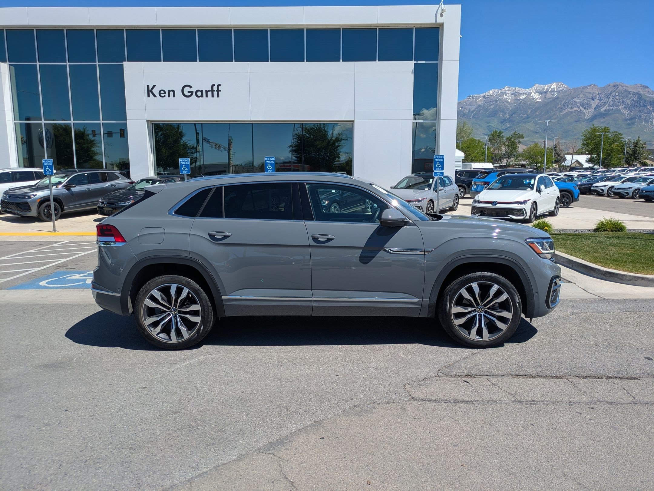 Used 2023 Volkswagen Atlas Cross Sport SEL Premium R-Line AWD/4WD image 2