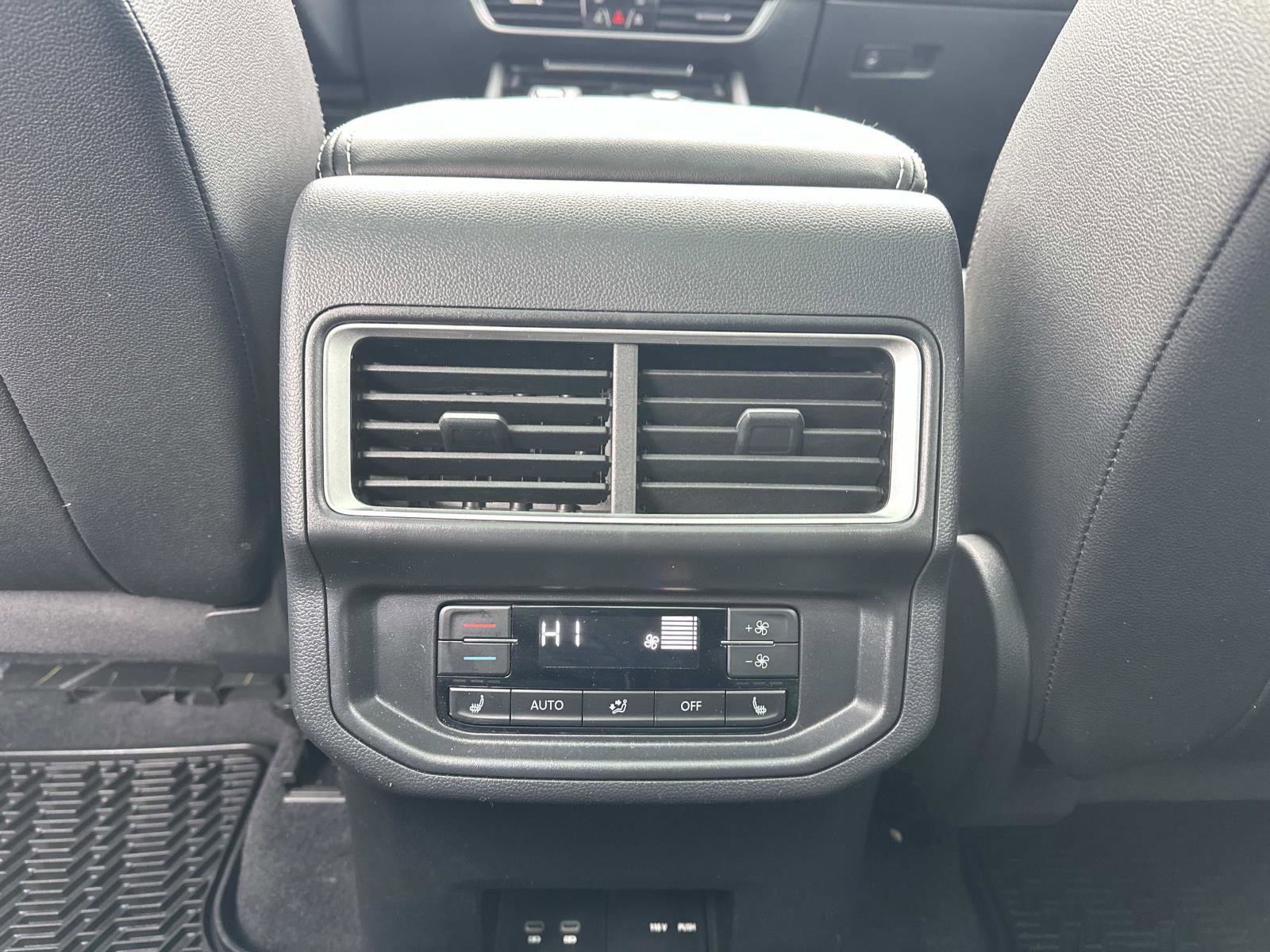 Used 2025 Volkswagen Atlas SEL image 16