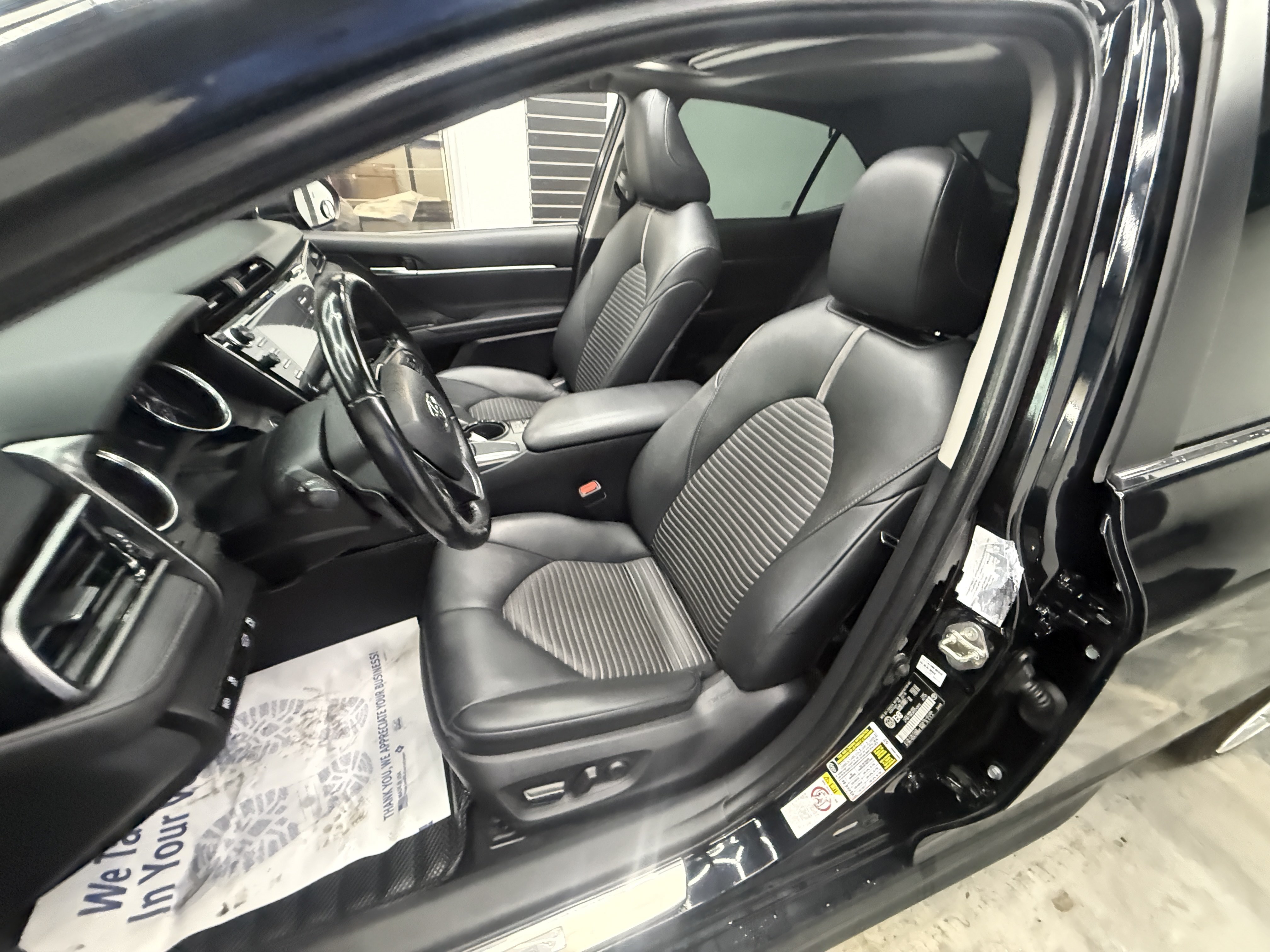 Used 2019 Toyota Camry SE FWD image 10