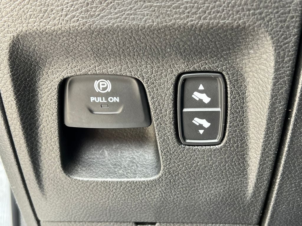 Used 2019 RAM 1500 Laramie AWD/4WD image 21