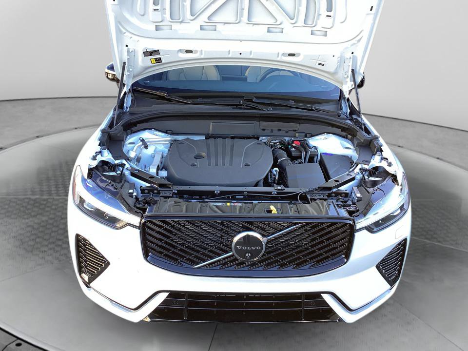 New 2027 Volvo XC60 B5 Plus AWD/4WD image 16