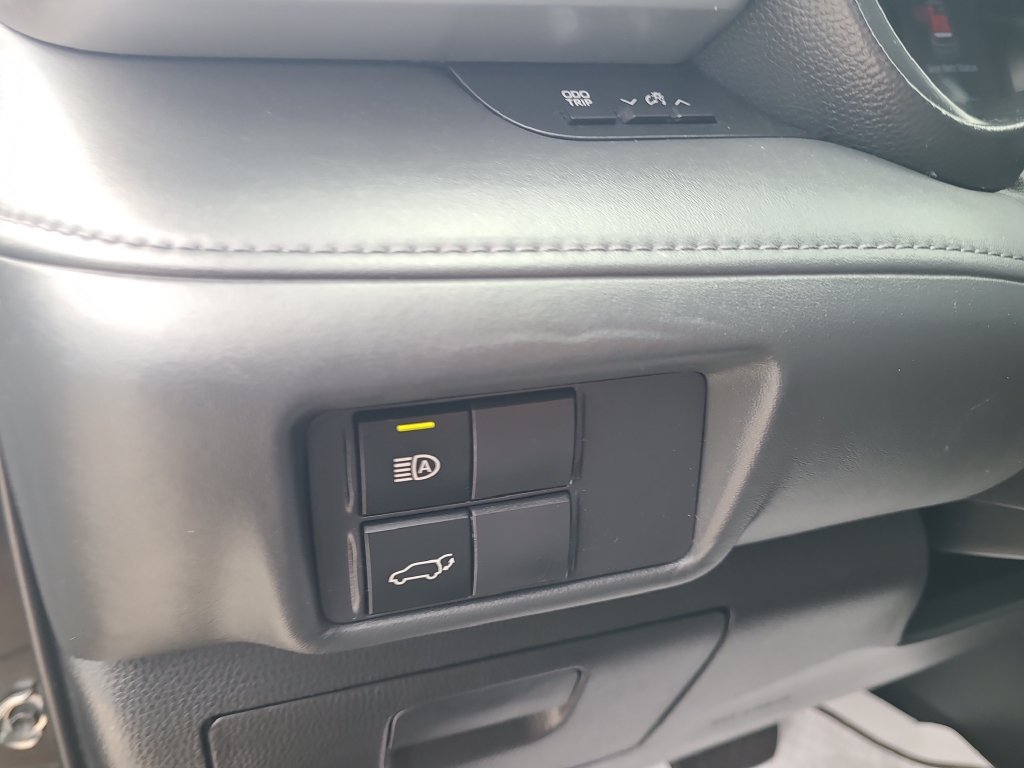 Used 2022 Toyota Highlander LE FWD image 22