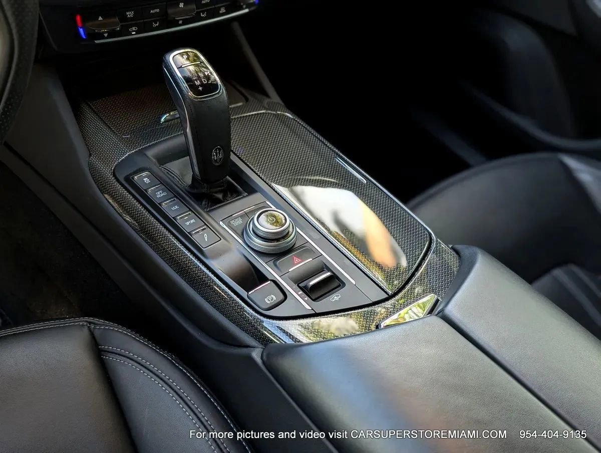 Used 2021 Maserati Levante image 40