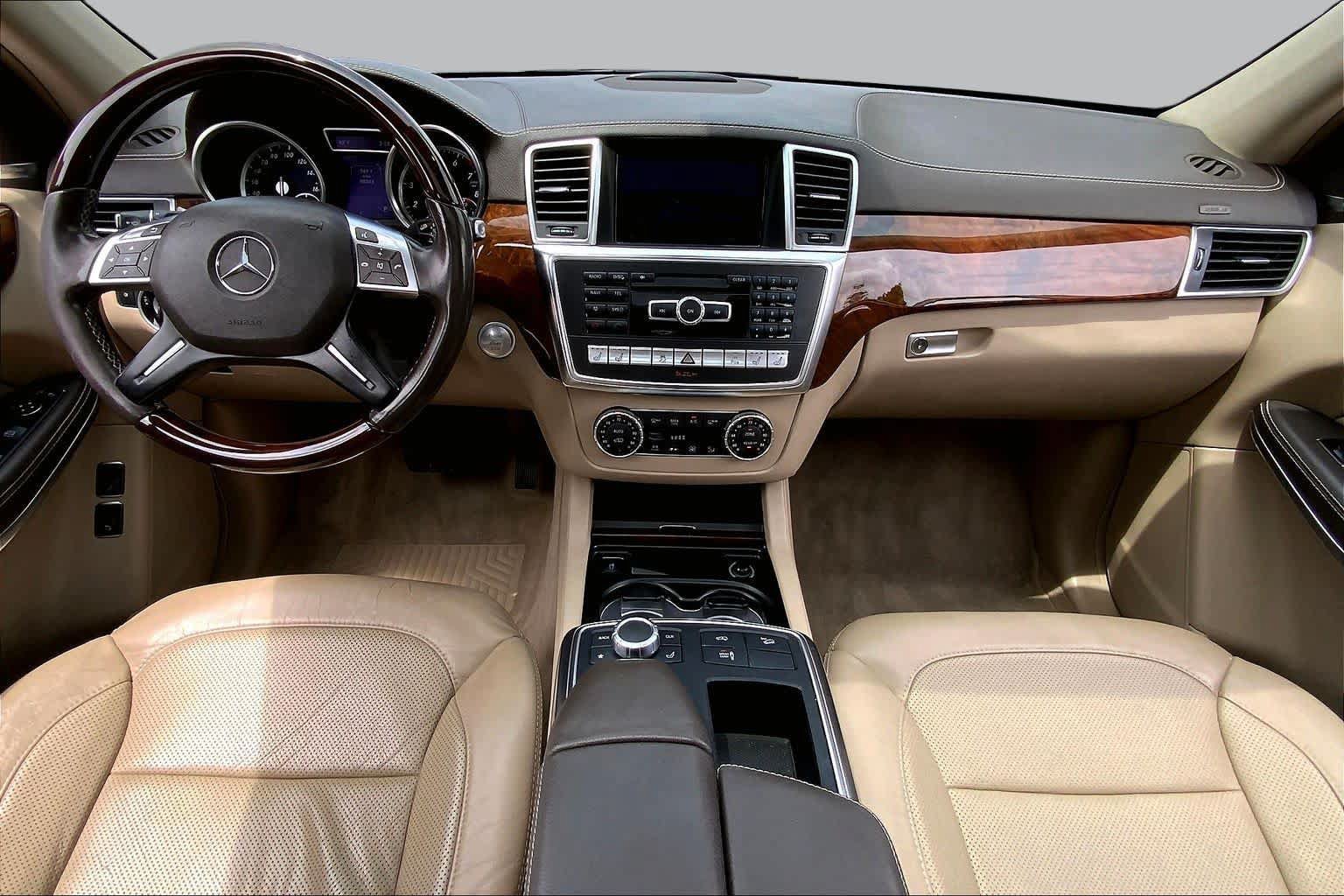 Used 2014 Mercedes-Benz GL 550 4MATIC image 16