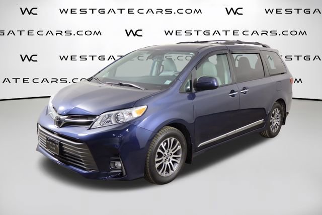 Used 2020 Toyota Sienna XLE w/ XLE Navigation Package image 1