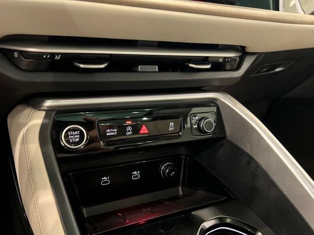 Used 2025 Audi Q5 Premium AWD/4WD image 29