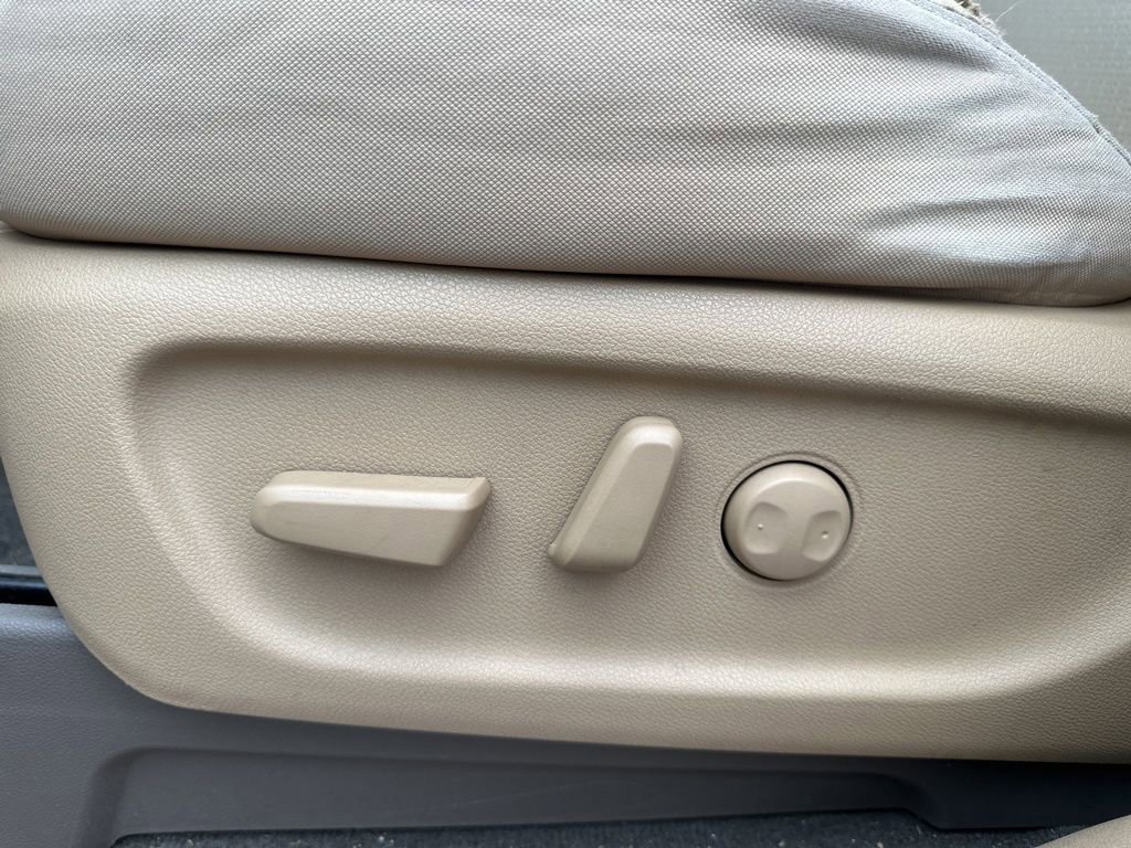 Used 2016 Kia Sedona LX w/ LX Convenience Package image 18