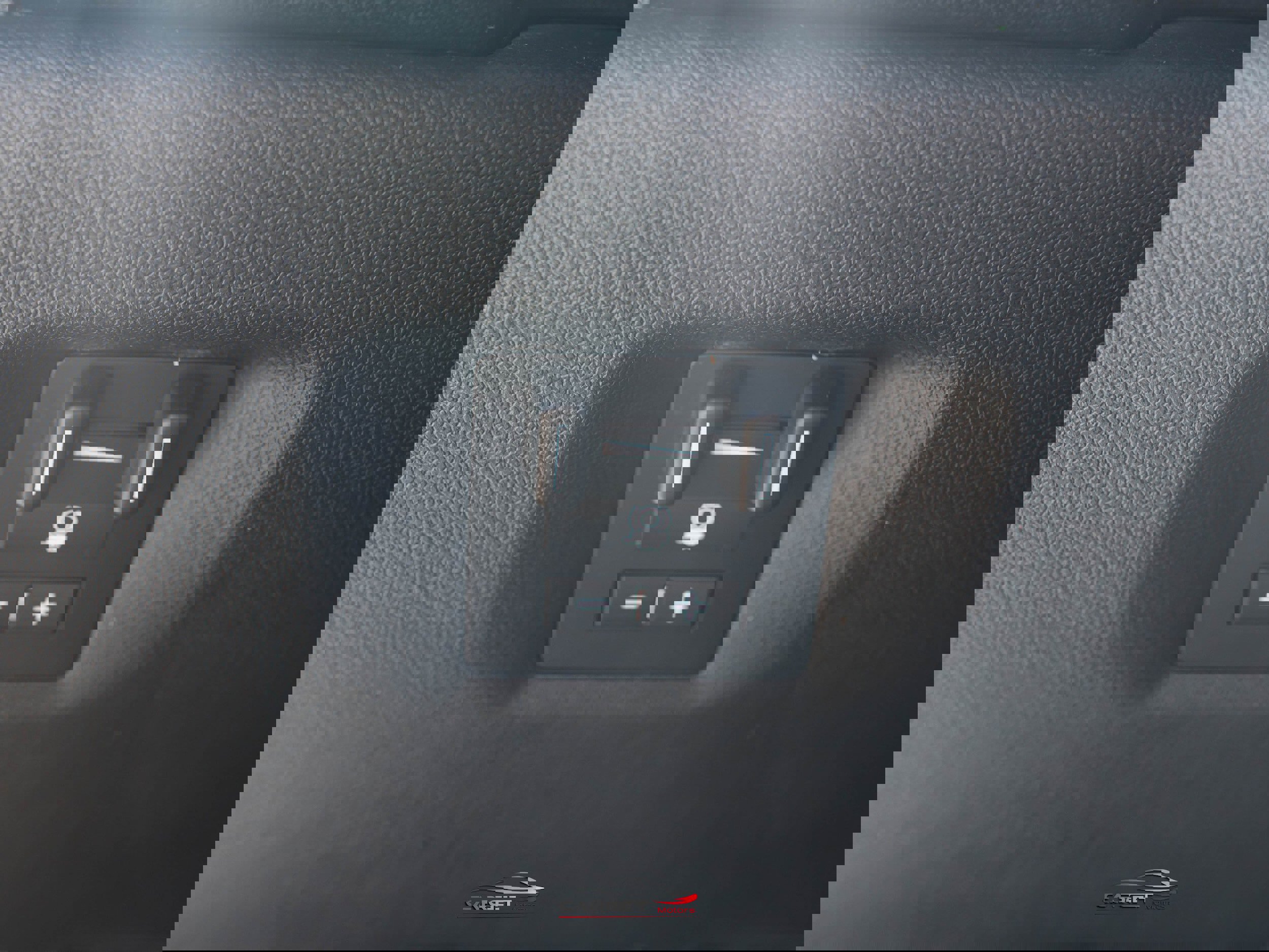 Used 2013 Chevrolet Avalanche LTZ image 35