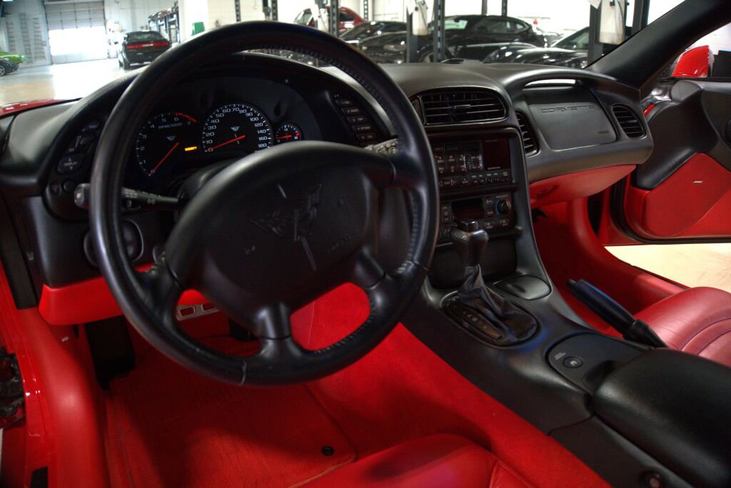 Used 2000 Chevrolet Corvette Coupe w/ Roof Pkg RWD image 40