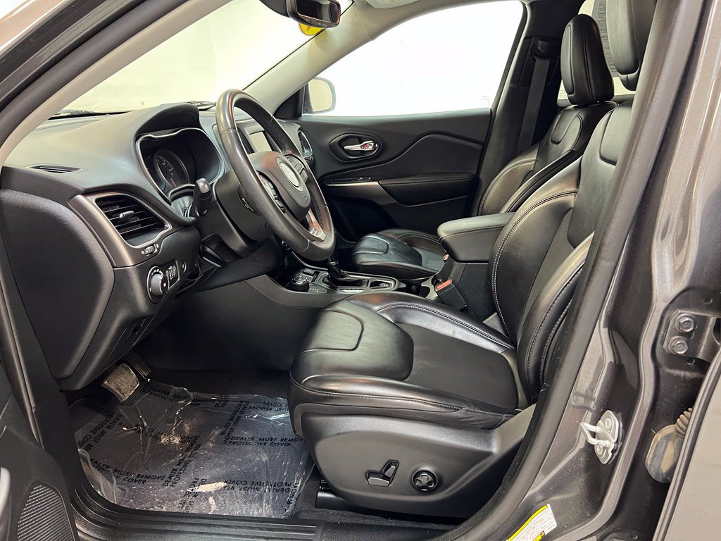 Used 2020 Jeep Cherokee Latitude Plus w/ Comfort/Convenience Group AWD/4WD image 15