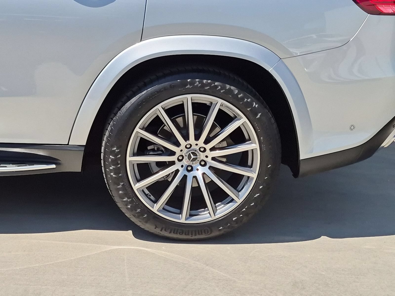 Used 2025 Mercedes-Benz GLS 580 4MATIC image 9
