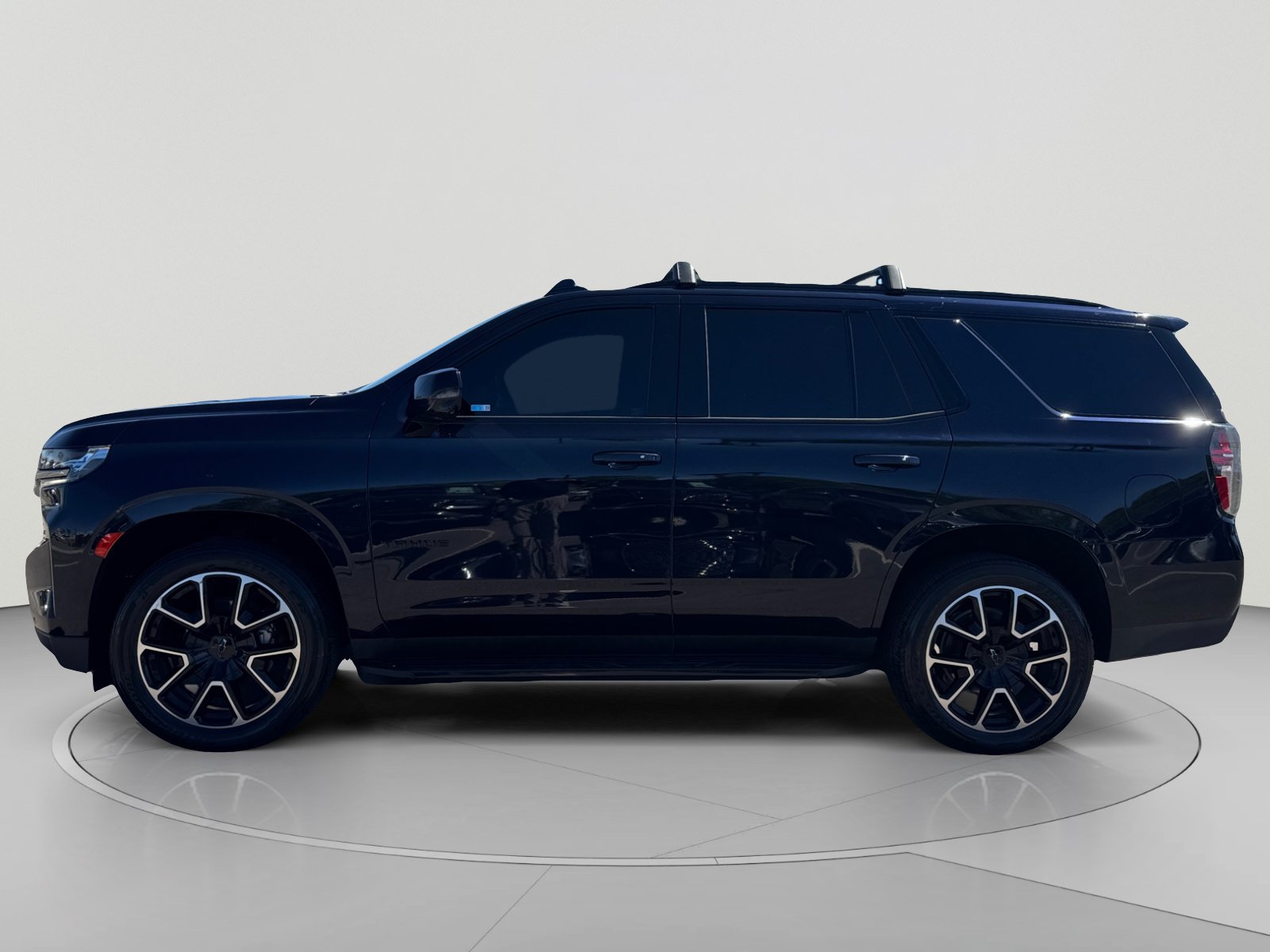 Used 2022 Chevrolet Tahoe RST w/ Luxury Package AWD/4WD image 2