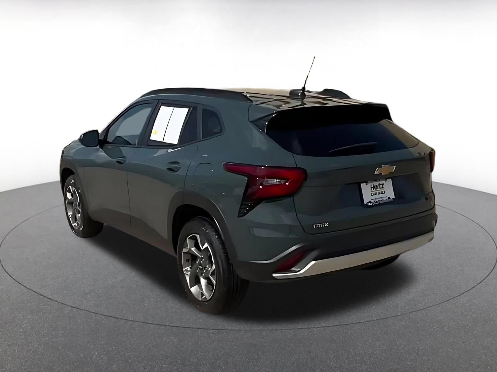 Used 2025 Chevrolet Trax LT w/ LT Convenience Package FWD image 8