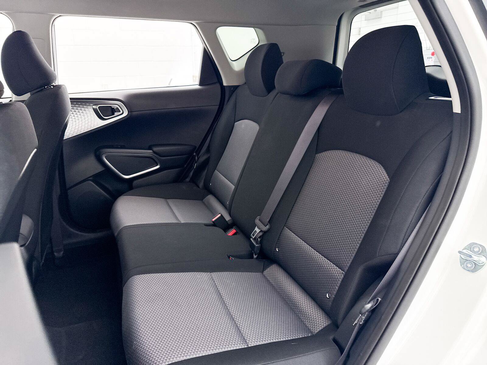 Used 2025 Kia Soul LX w/ LX Technology Package FWD image 28