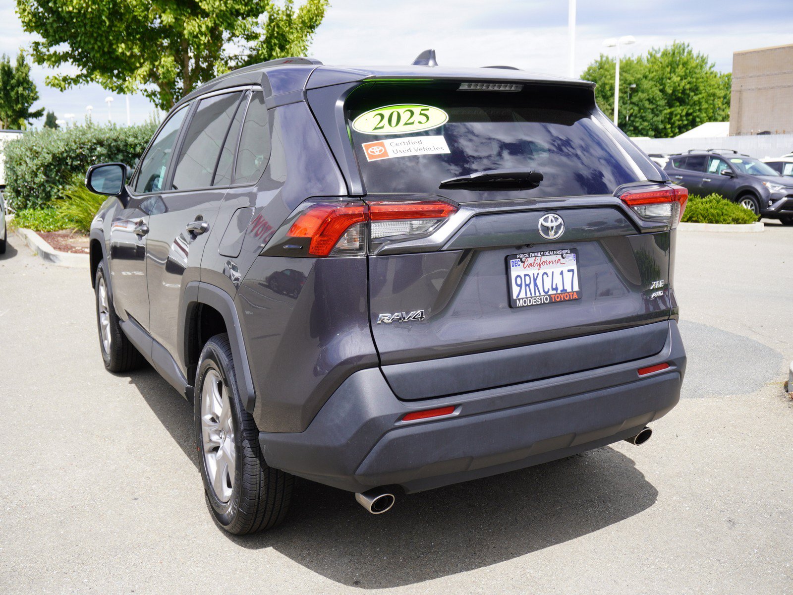 Used 2025 Toyota RAV4 XLE AWD/4WD image 8