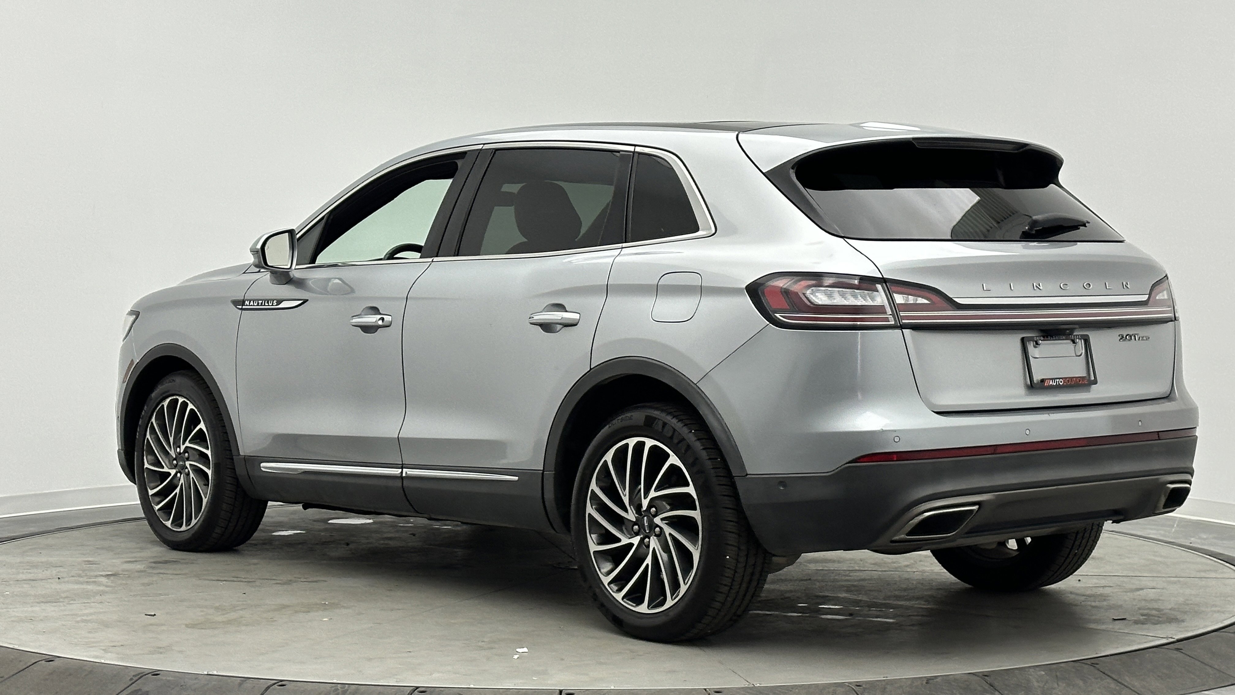 Used 2020 Lincoln Nautilus Reserve w/ Equipment Group 201A image 7