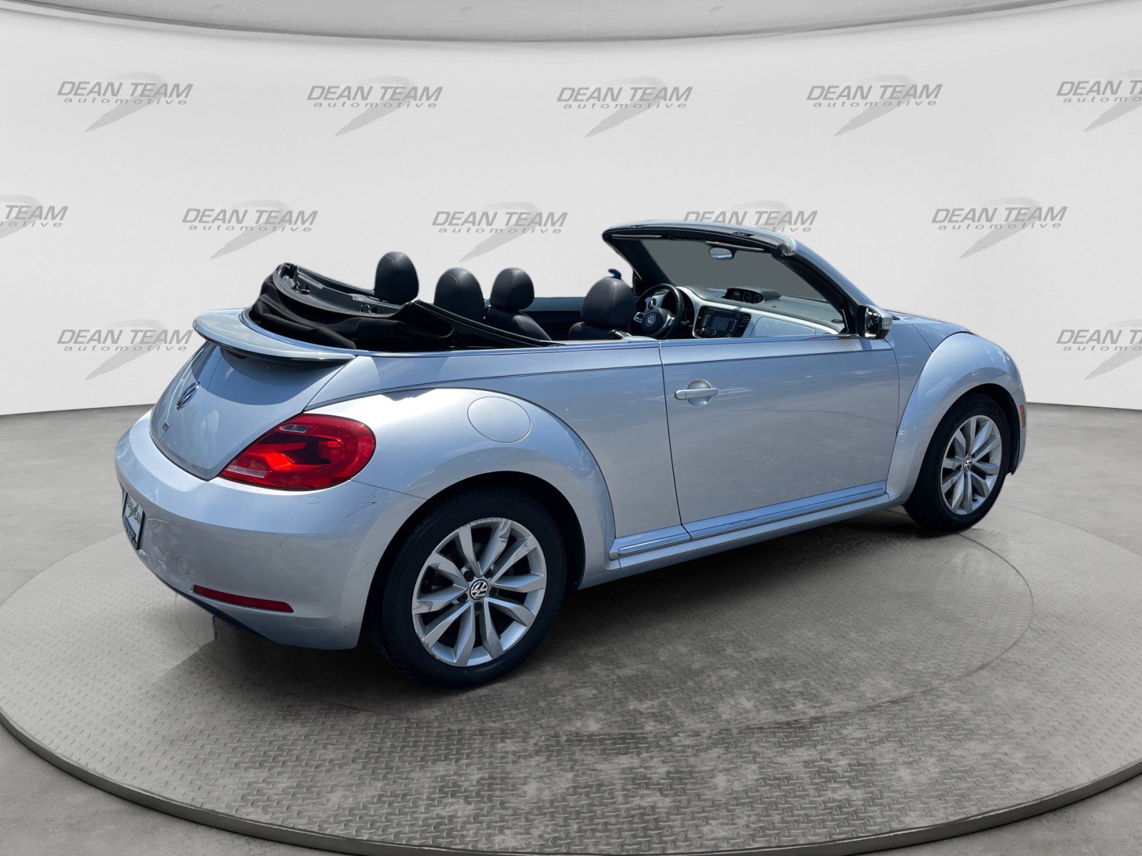 Used 2013 Volkswagen Beetle TDI FWD image 16