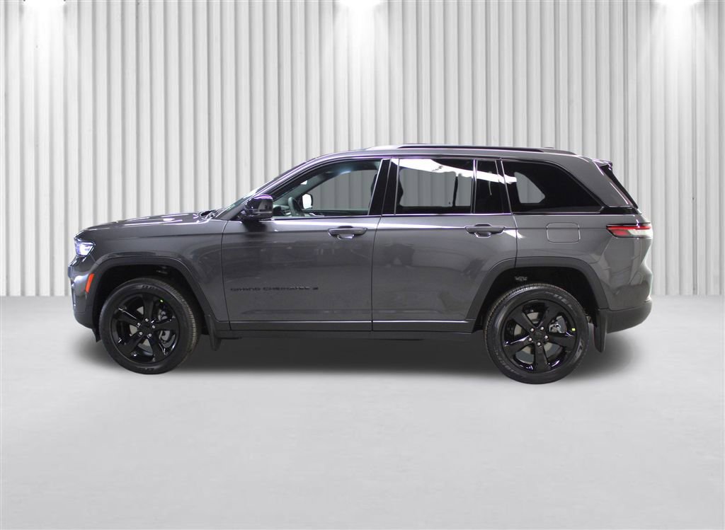 New 2025 Jeep Grand Cherokee Laredo image 7