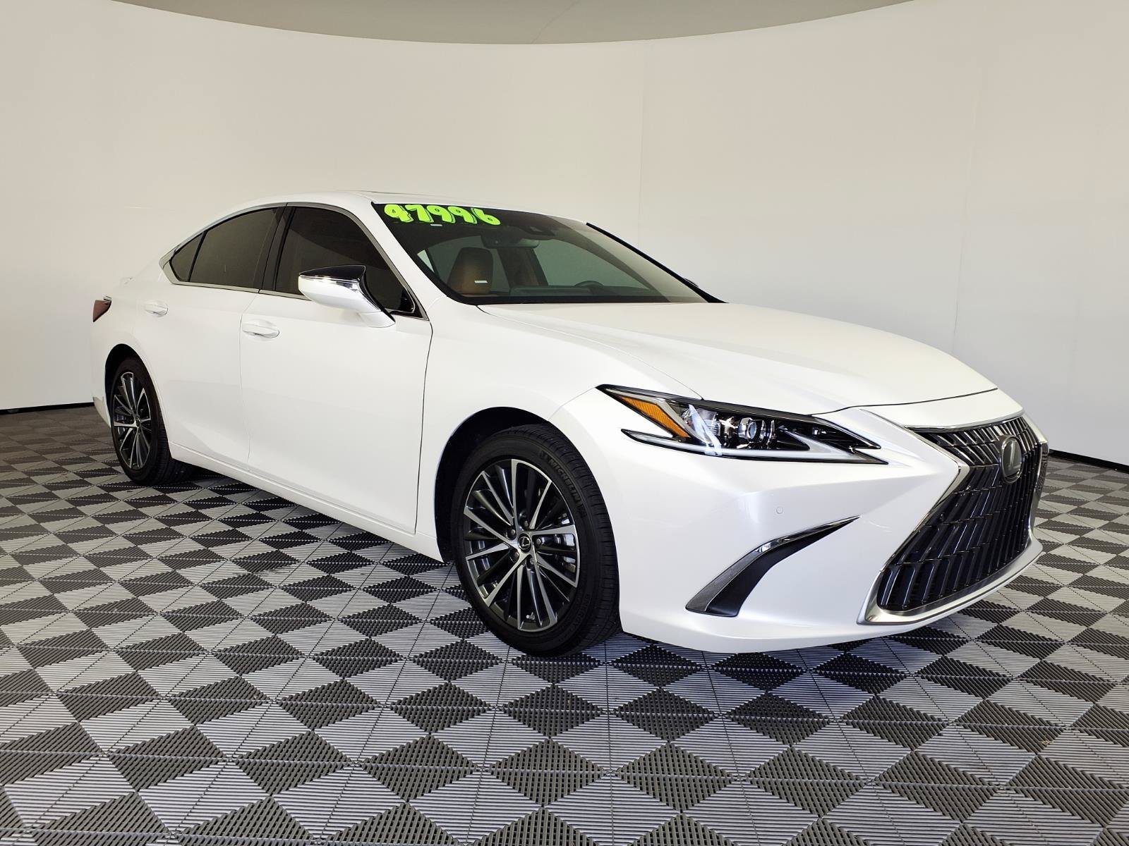 Used 2025 Lexus ES 300h w/ Premium Package FWD image 3