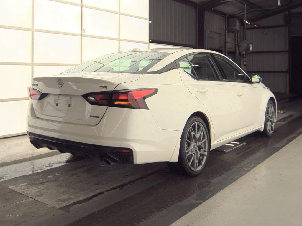 Used 2024 Nissan Altima 2.0 SR FWD image 5