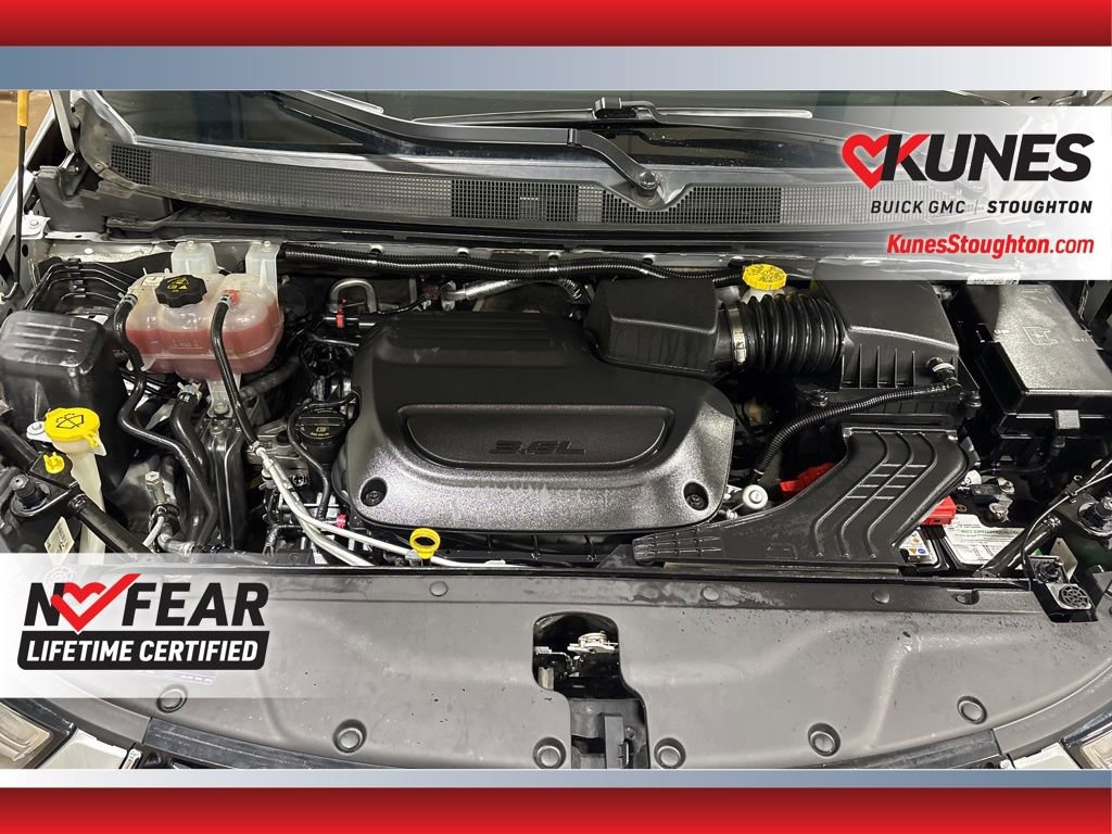 Used 2024 Chrysler Pacifica Touring-L FWD image 32