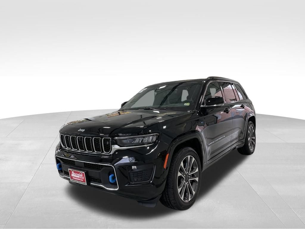 Used 2024 Jeep Grand Cherokee Overland w/ Advanced Protech Group III AWD/4WD image 12