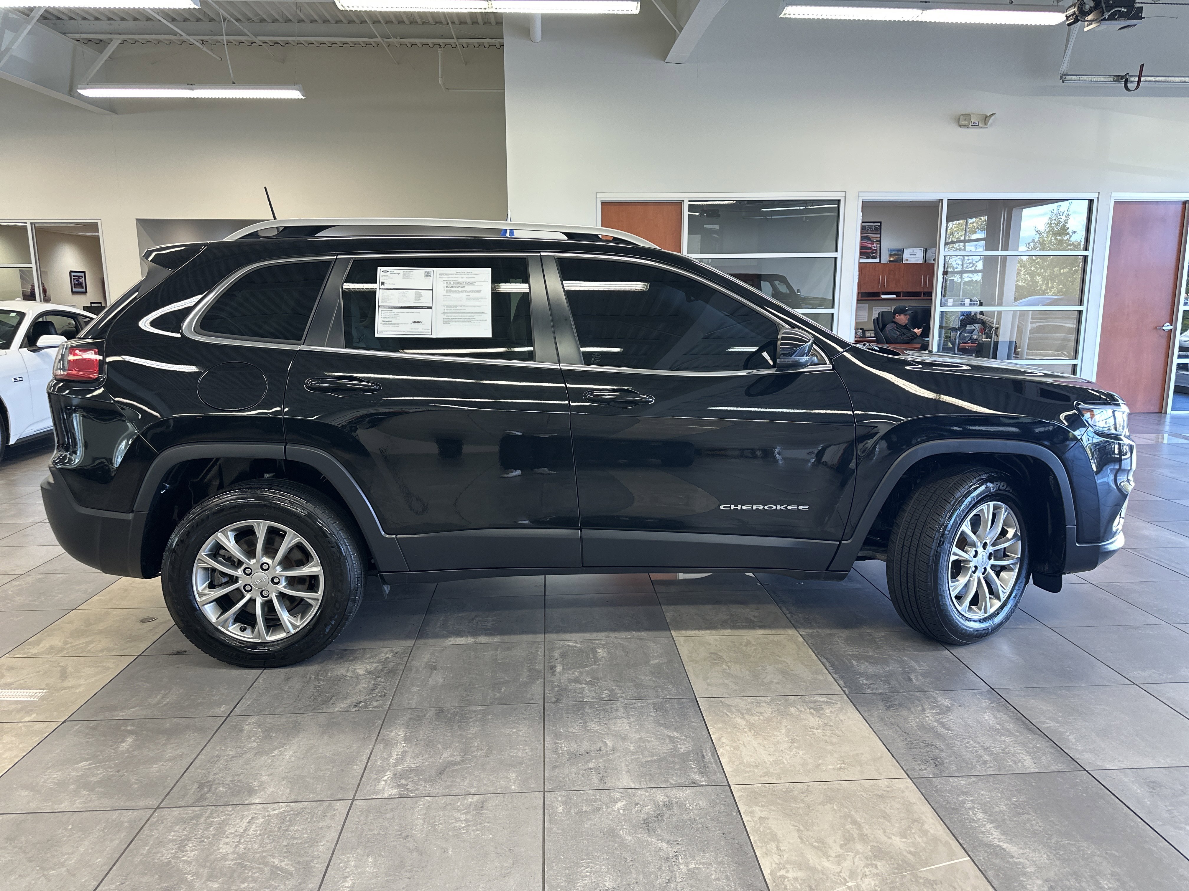 Used 2021 Jeep Cherokee Latitude Lux image 11