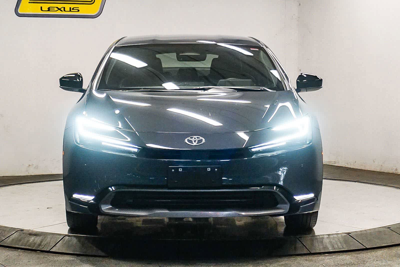 Used 2025 Toyota Prius XLE FWD image 6