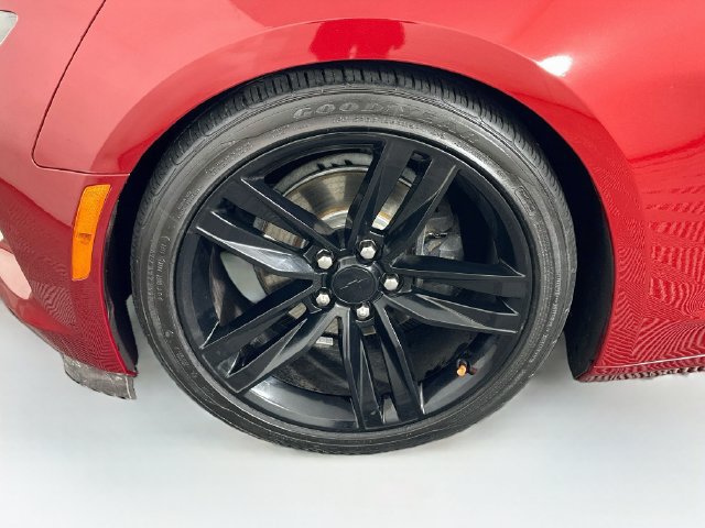 Used 2016 Chevrolet Camaro LT RWD image 32