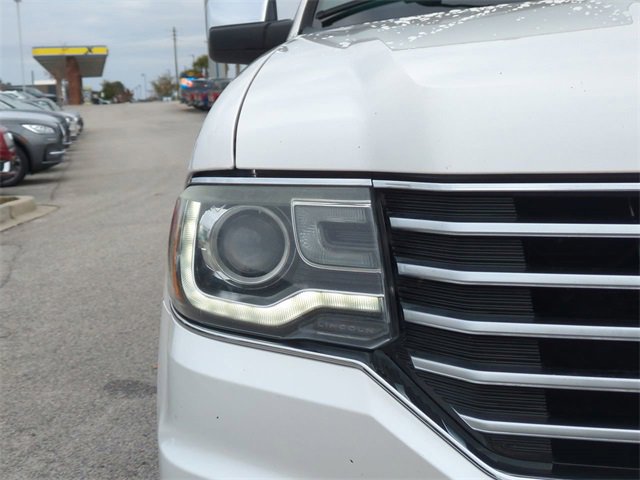 Used 2016 Lincoln Navigator Select image 10