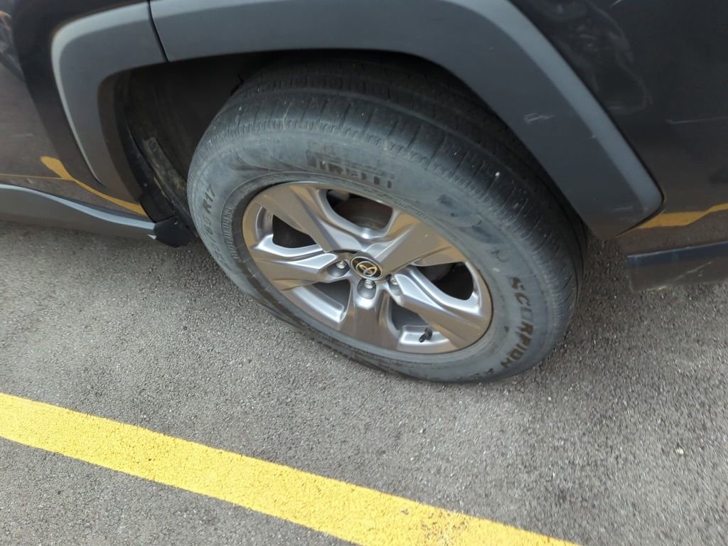 Used 2022 Toyota RAV4 XLE image 5