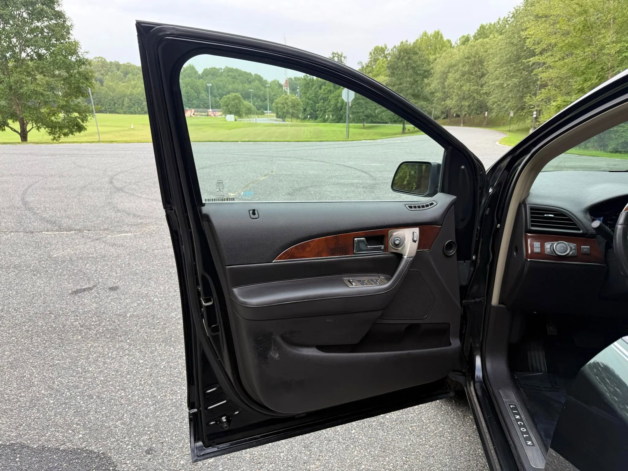 Used 2014 Lincoln MKX AWD w/ Equipment Group 102A image 22