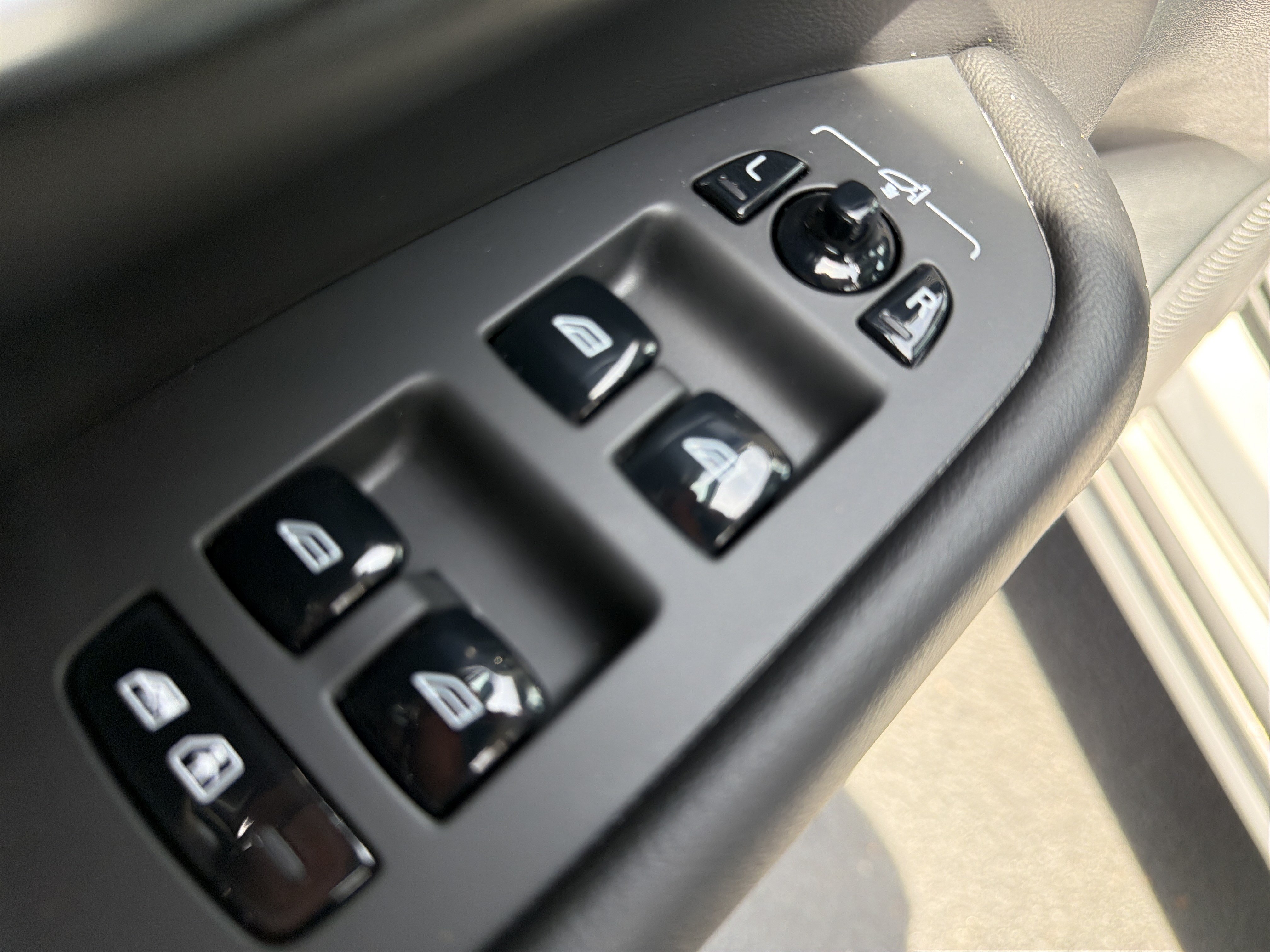 Certified 2025 Volvo XC90 B5 Core AWD/4WD image 15