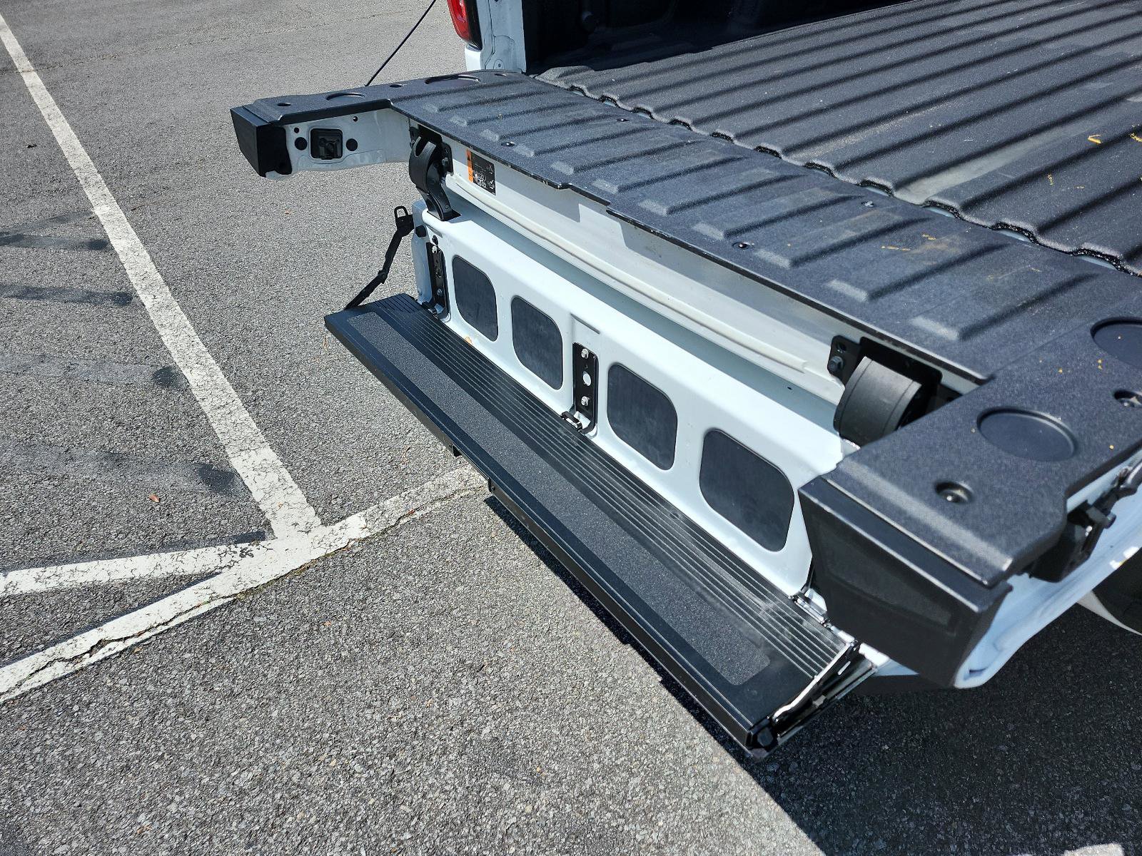 Used 2022 GMC Sierra 1500 AT4 w/ AT4 Premium Package image 13