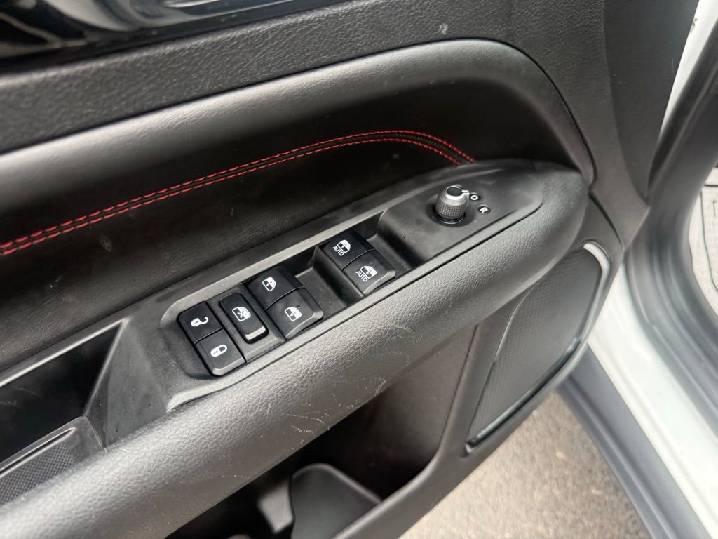 Used 2023 Jeep Compass Trailhawk w/ Trailhawk Convenience Group AWD/4WD image 13