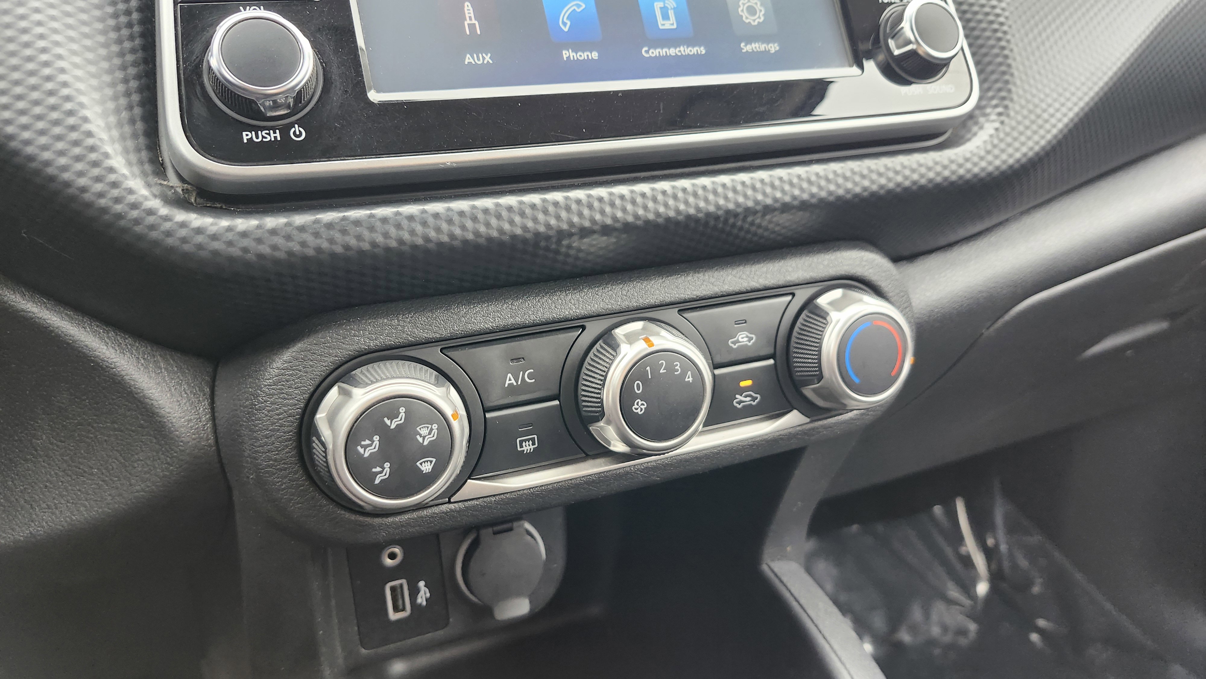 Used 2021 Nissan Kicks S image 27