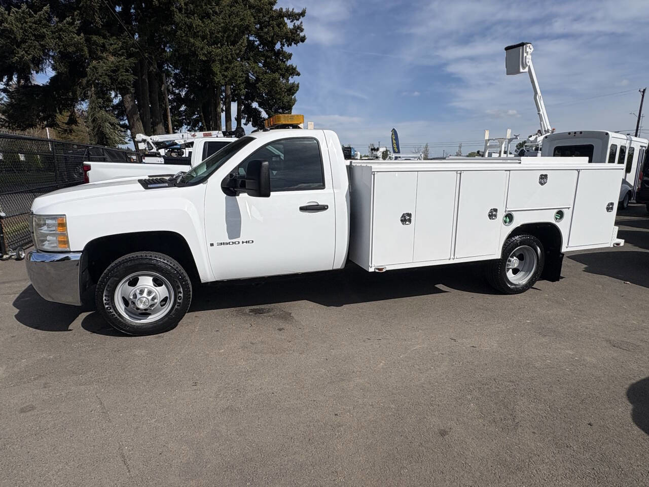 Used 2009 Chevrolet Silverado 3500 W/T image 1