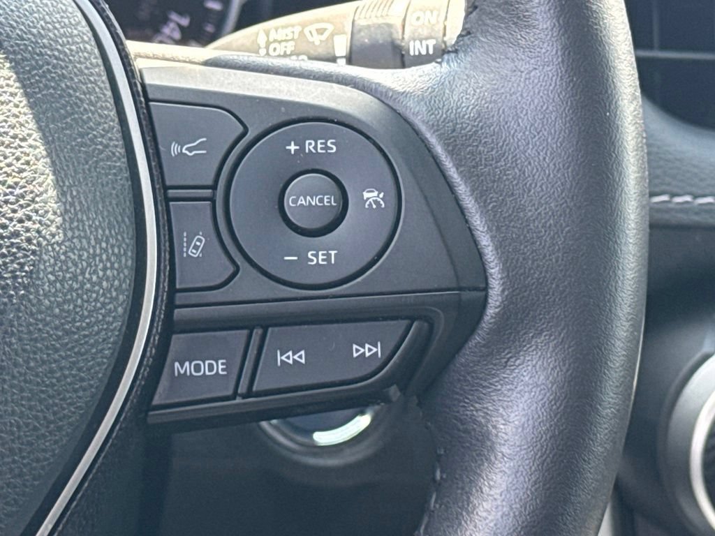 Used 2021 Toyota RAV4 XLE Premium AWD/4WD image 24