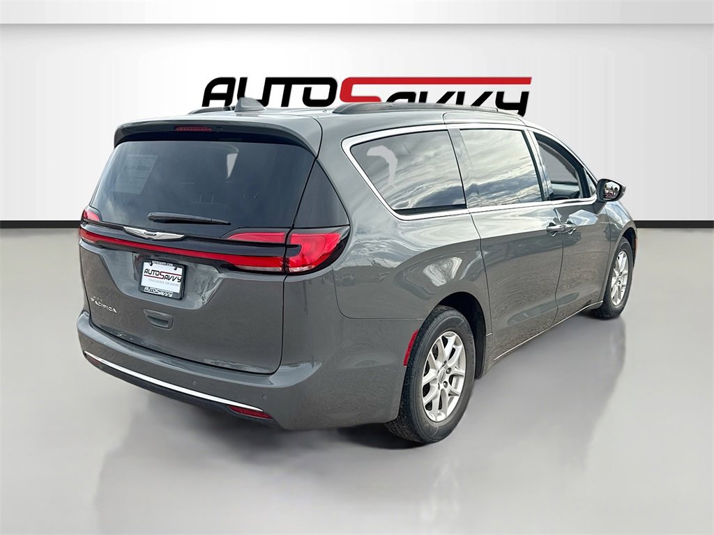 Used 2022 Chrysler Pacifica Touring-L image 7