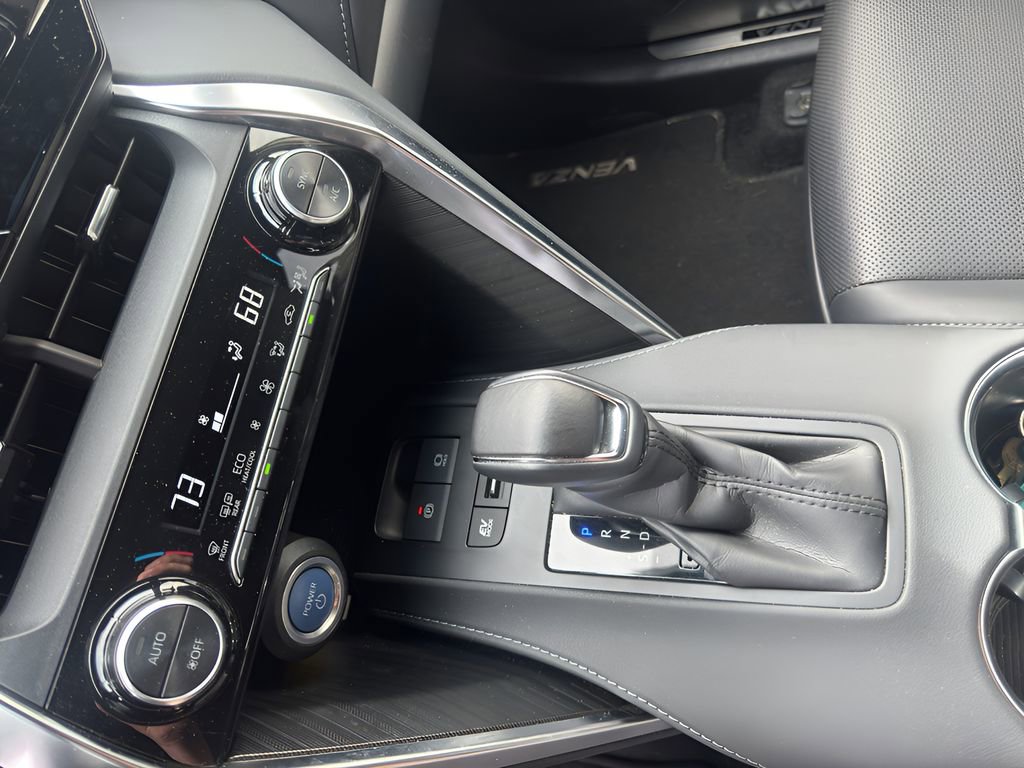 Used 2021 Toyota Venza XLE w/ Softex Package image 11