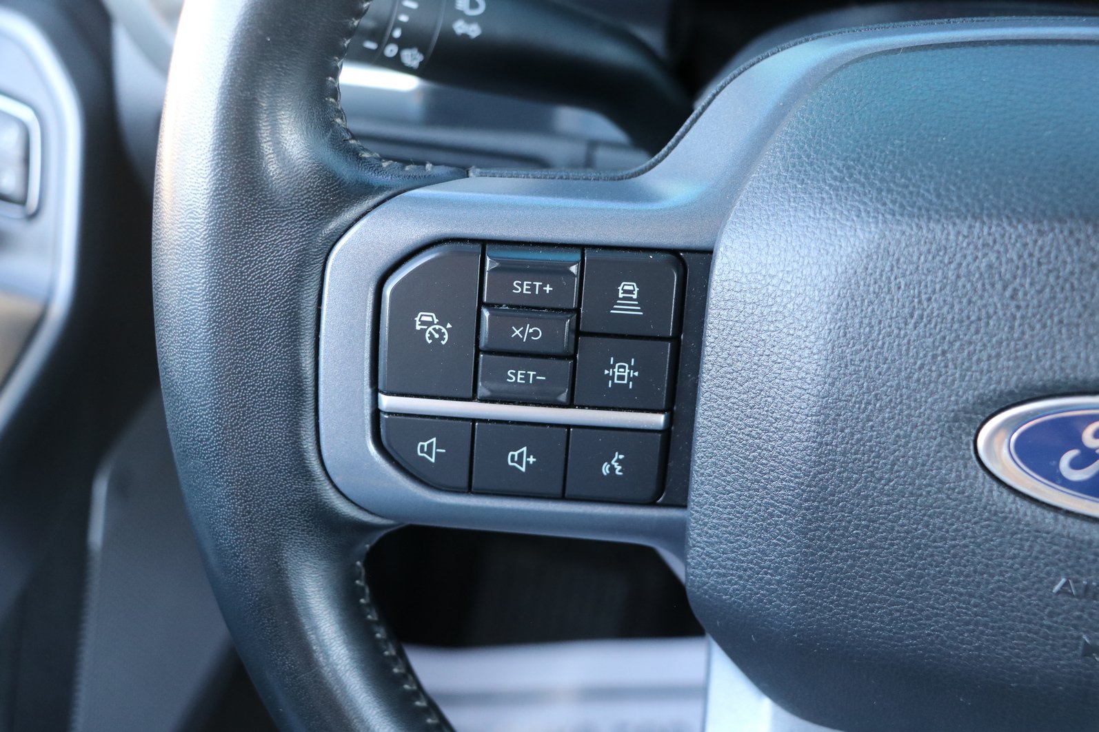 Used 2023 Ford F150 Lariat w/ Equipment Group 502A High AWD/4WD image 18