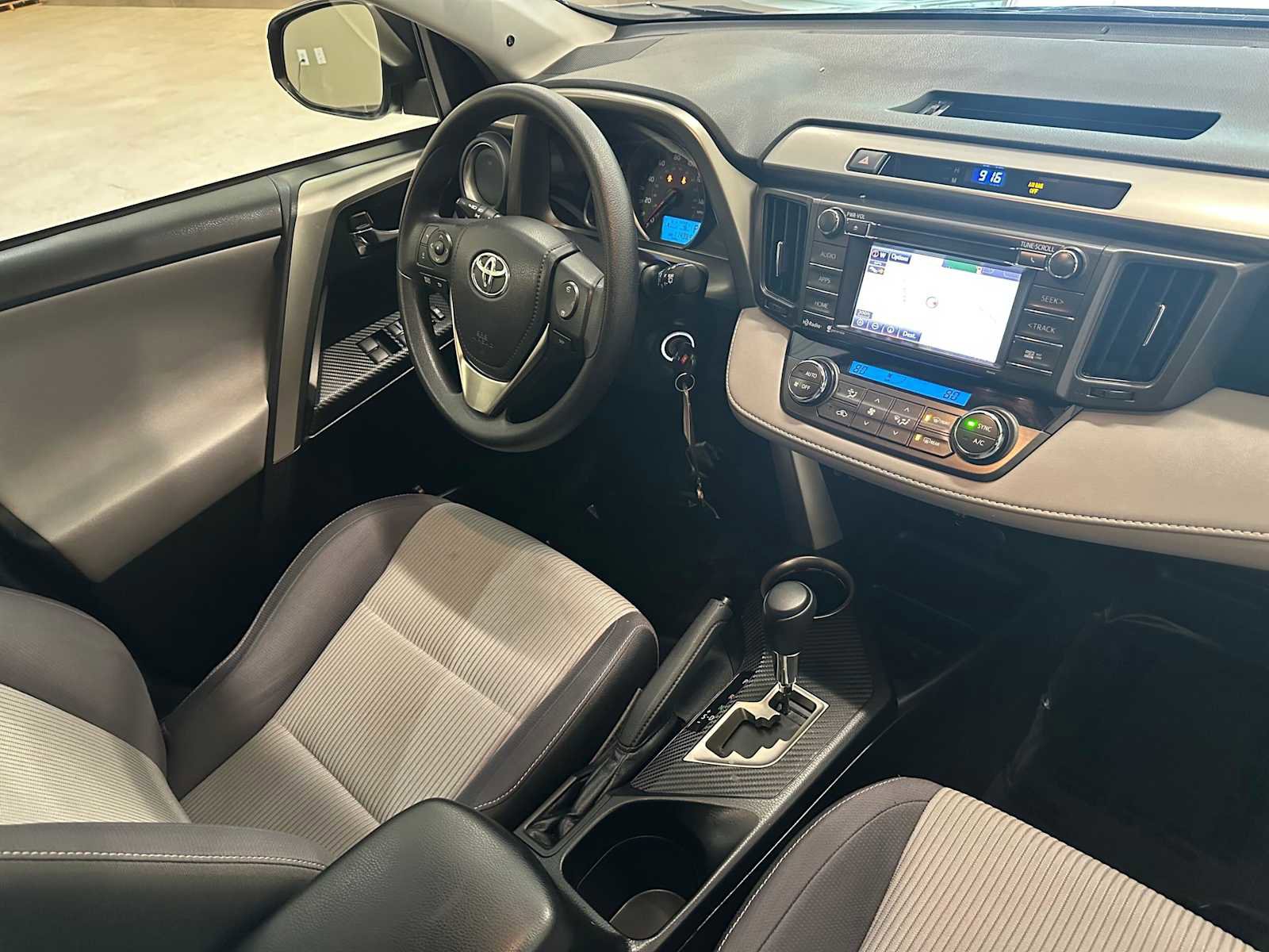 Used 2014 Toyota RAV4 XLE image 28