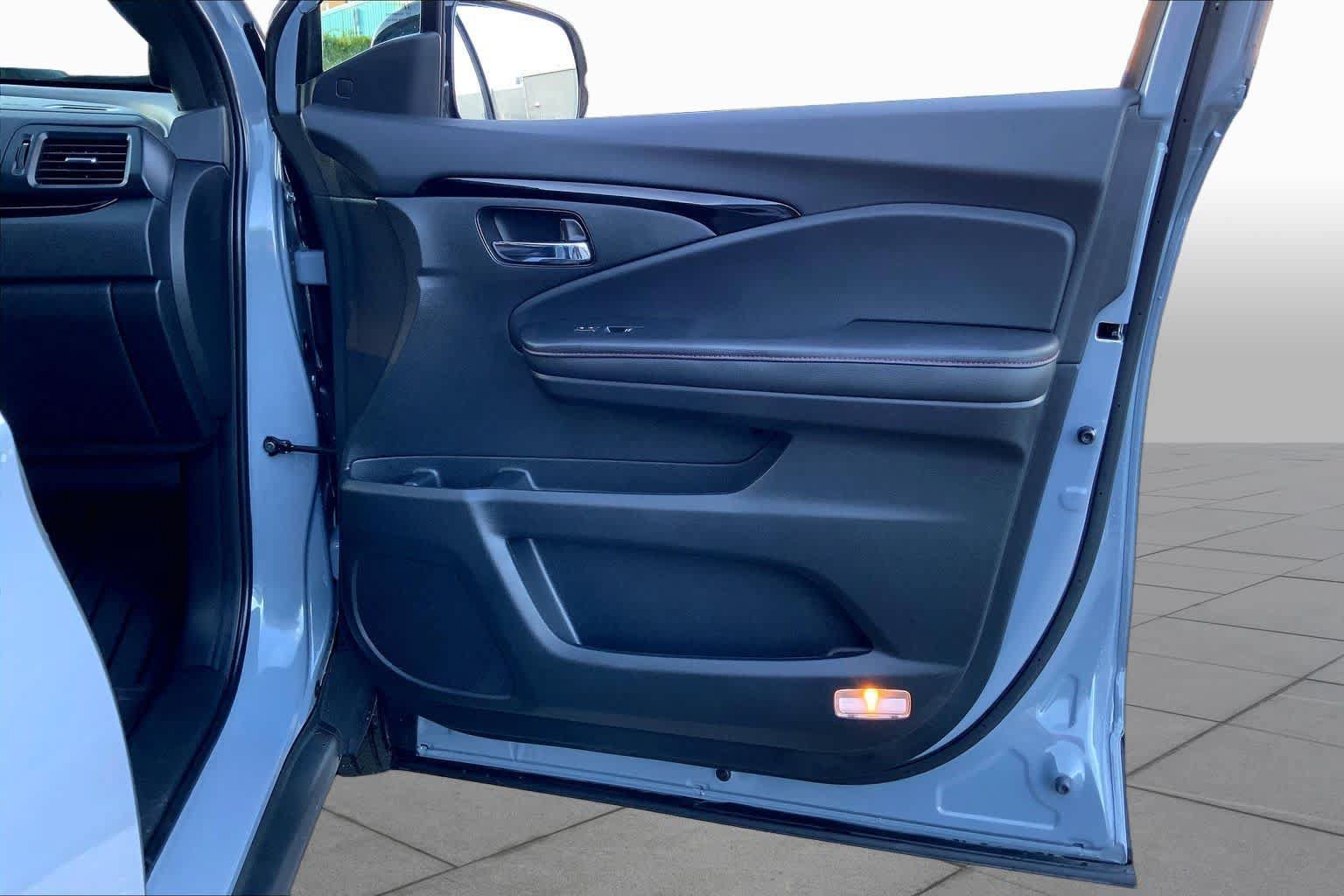 Certified 2025 Honda Ridgeline Black Edition image 23