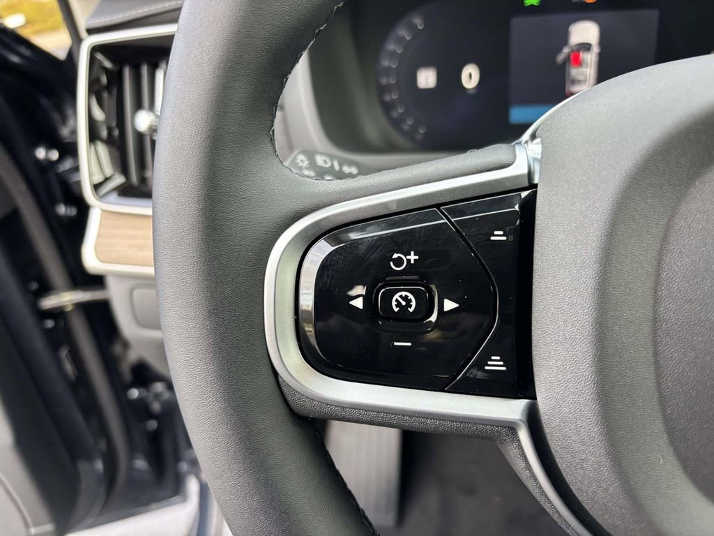 New 2026 Volvo XC90 B6 Plus image 18